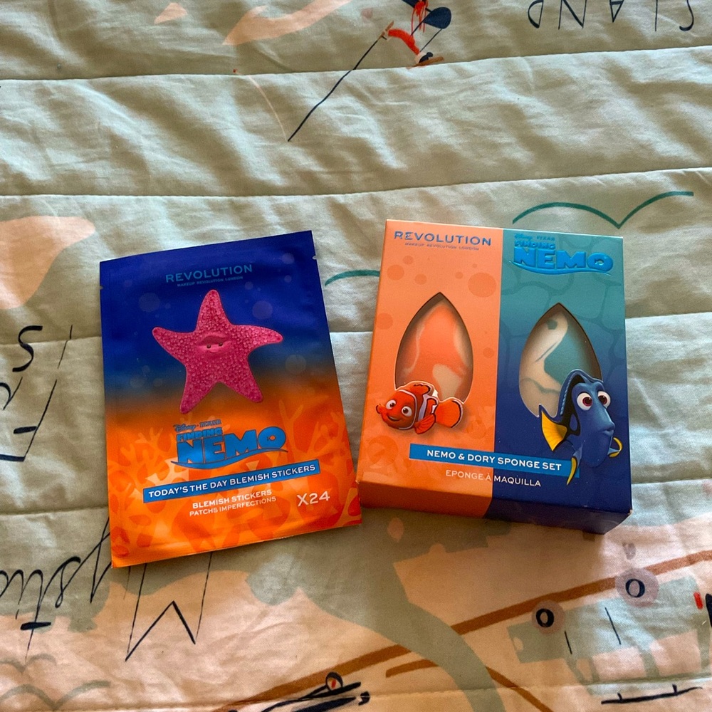 🧜🏼‍♀️Revolution Finding Nemo Dory and Nemo Makeup Sponge and Blemish Patches